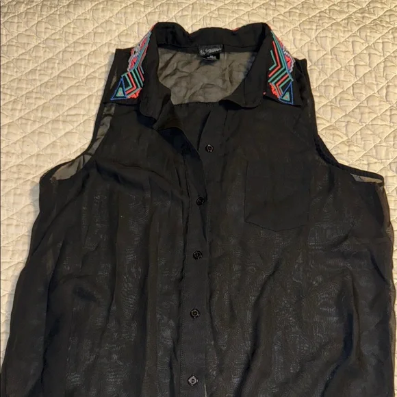 Daytrip Black Sheer Button-Up Tank with Embroidered Multicolor Collar - Picture 1 of 5